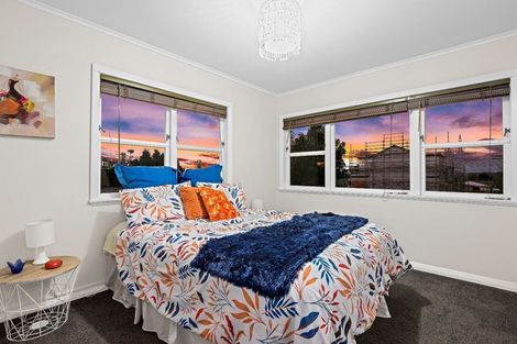 Photo of property in 31 Royal View Road, Te Atatu South, Auckland, 0610