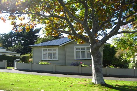 Photo of property in 16 Glenross Street, Glenross, Dunedin, 9011