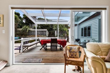 Photo of property in 4 Price Street, Westown, New Plymouth, 4310