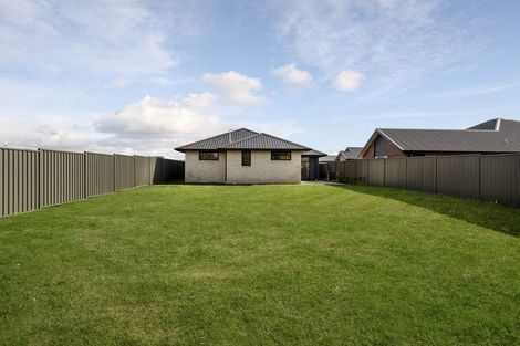 Photo of property in 39 Hammick Crescent, Pyes Pa, 3112