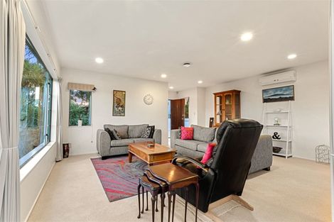 Photo of property in 2/84 Carlisle Road, Browns Bay, Auckland, 0632