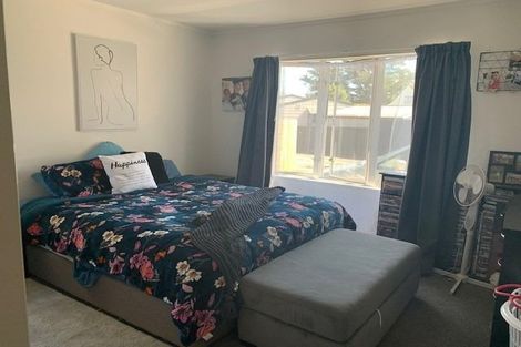 Photo of property in 17 Seaward Place, Wattle Downs, Auckland, 2103