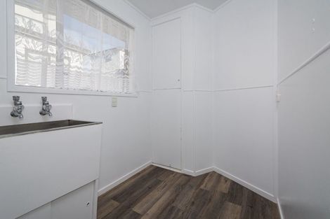 Photo of property in 52 Cockayne Crescent, Sunnynook, Auckland, 0620