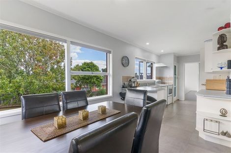 Photo of property in 3 Stansfield Place, Sunnyhills, Auckland, 2010