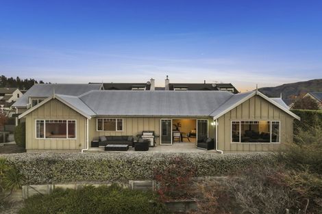 Photo of property in 100 Kings Drive, Wanaka, 9305
