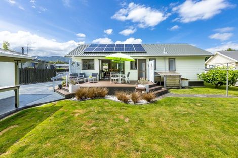 Photo of property in 42 Delaware Grove, Totara Park, Upper Hutt, 5018