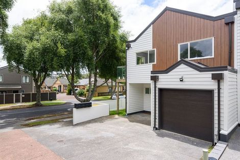 Photo of property in 1/14 Fields Parade, Oteha, Auckland, 0632