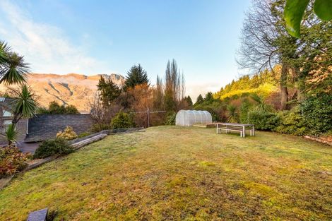 Photo of property in 32 Evergreen Place, Sunshine Bay, Queenstown, 9300