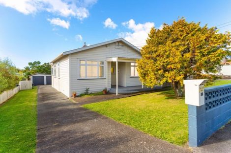Photo of property in 15 Huia Road, Point Chevalier, Auckland, 1022