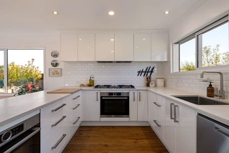 Photo of property in 41 Rosedale Crescent, Cloverlea, Palmerston North, 4412