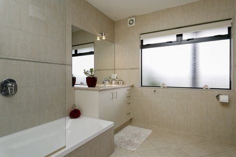 Photo of property in 1/72 Harvey Street, Waipahihi, Taupo, 3330