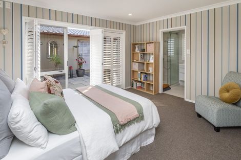 Photo of property in 3 Pounamu Place, Shelly Park, Auckland, 2014