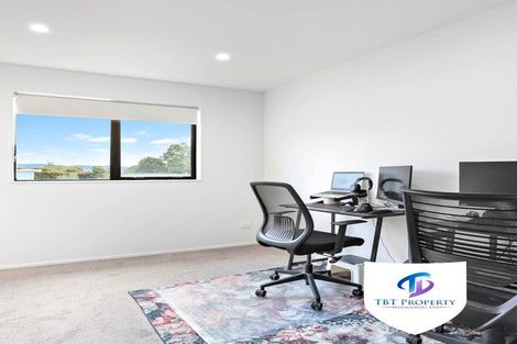 Photo of property in 8/25 Vodanovich Road, Te Atatu South, Auckland, 0610
