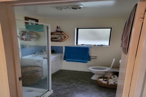 Photo of property in 96 Parrs Cross Road, Henderson, Auckland, 0612