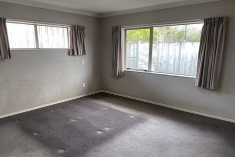Photo of property in 11 Balmerino Grove, Waikanae, 5036
