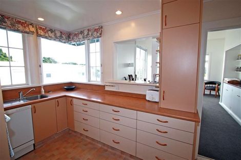 Photo of property in 9 Fillis Street, New Plymouth, 4310