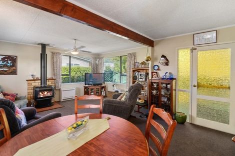 Photo of property in 25 Matthew Place, Kawaha Point, Rotorua, 3010