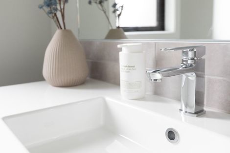 Photo of property in 1 Metoriti Crescent, Karaka, 2124