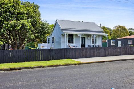 Photo of property in 10 Lincoln Street, Patea, 4520