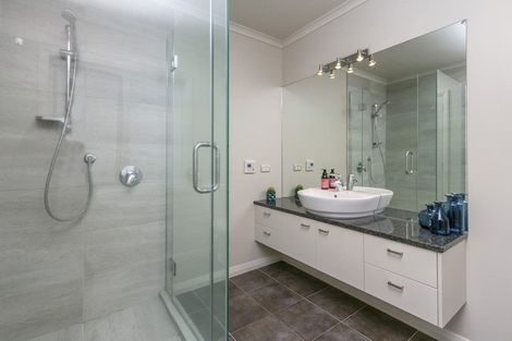 Photo of property in 1 Kingsgate Place, Dannemora, Auckland, 2016