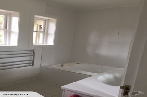 Photo of property in 17 Massey Avenue, Greenlane, Auckland, 1061