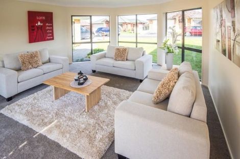 Photo of property in 36 Lilybank Crescent, East Tamaki, Auckland, 2013