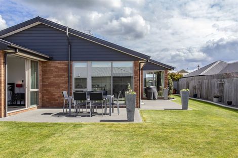 Photo of property in 60 Oakwood Drive, Rangiora, 7400