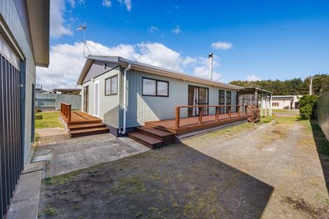 Photo of property in 65 Himatangi Street, Himatangi Beach, Foxton, 4891