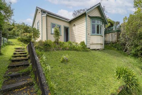 Photo of property in 190 Newlands Road, Newlands, Wellington, 6037