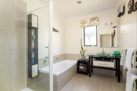 Photo of property in 13 Ainslee Street, Highlands Park, New Plymouth, 4312