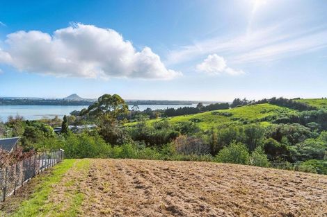 Photo of property in 2 Ranginui Loop Road, Welcome Bay, Tauranga, 3175