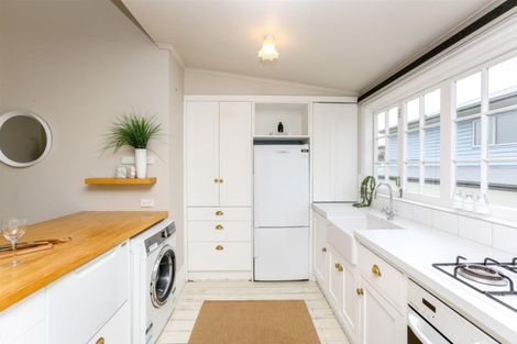 Photo of property in 32 Belt Road, Moturoa, New Plymouth, 4310