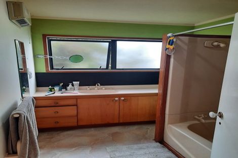 Photo of property in 21 Te Ahuahu Road, Piha, 0772