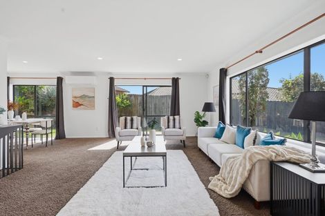 Photo of property in 35 Peninsula Road, Mangere, Auckland, 2022