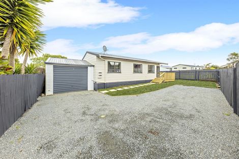 Photo of property in 2/4 Maplesden Drive, Clendon Park, Auckland, 2103