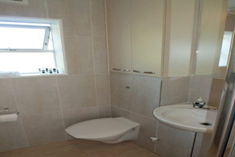 Photo of property in 9/18 Parr Terrace, Castor Bay, Auckland, 0620