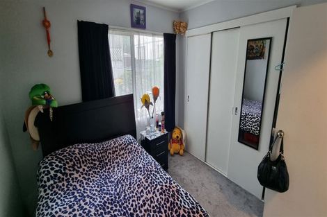 Photo of property in 8a Fruitvale Road, New Lynn, Auckland, 0600