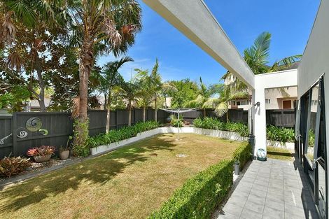 Photo of property in 8 Hobie Court, West Harbour, Auckland, 0618