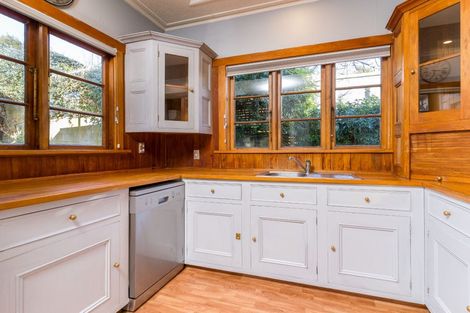 Photo of property in 27 Marine Parade, Macandrew Bay, Dunedin, 9014