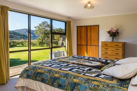 Photo of property in 5804 Kenepuru Road, Waitaria Bay, Picton, 7282