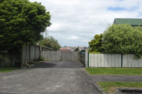 Photo of property in 14 Bill Phillip Place, Clendon Park, Auckland, 2103