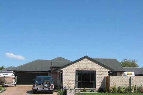 Photo of property in 41 Coolspring Way, Redwood, Christchurch, 8051