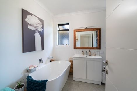 Photo of property in 38 Katelyn Place, Kinloch, Taupo, 3385