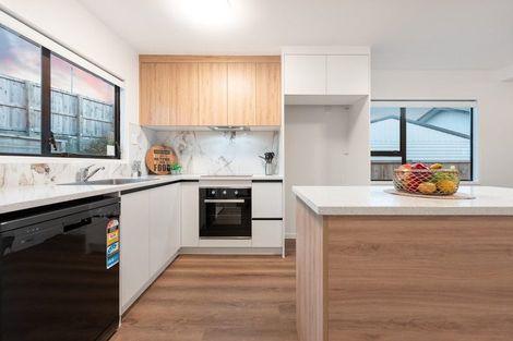 Photo of property in 2/17 Landsdale Place, Massey, Auckland, 0614