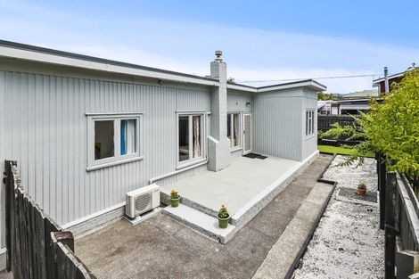 Photo of property in 2/176 Henderson Valley Road, Henderson, Auckland, 0612