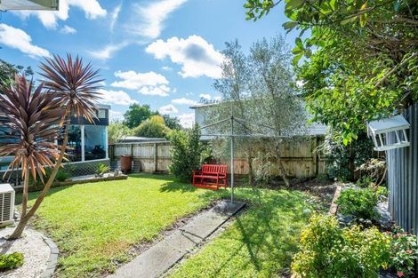 Photo of property in 2/3 Cezanne Place, New Lynn, Auckland, 0600