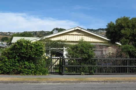 Photo of property in 19 Taupata Street, Redcliffs, Christchurch, 8081