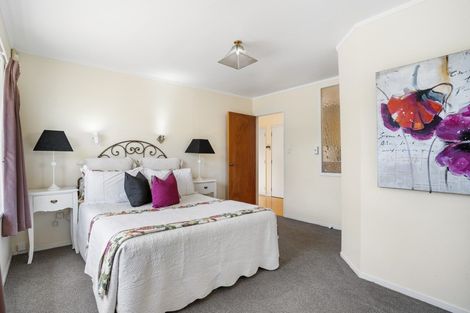 Photo of property in 3 Voltaire Court, Botany Downs, Auckland, 2010