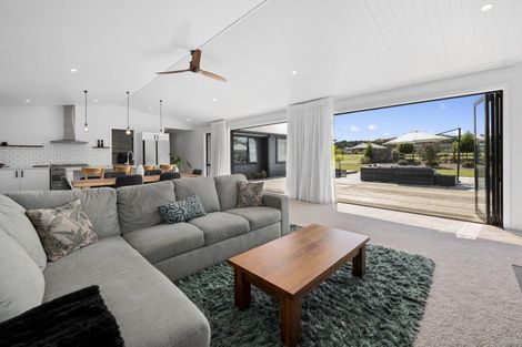 Photo of property in 12 Lancewood Way, Kinloch, Taupo, 3377