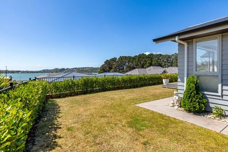 Photo of property in 5 Margaret Shields Avenue, Aotea, Porirua, 5024
